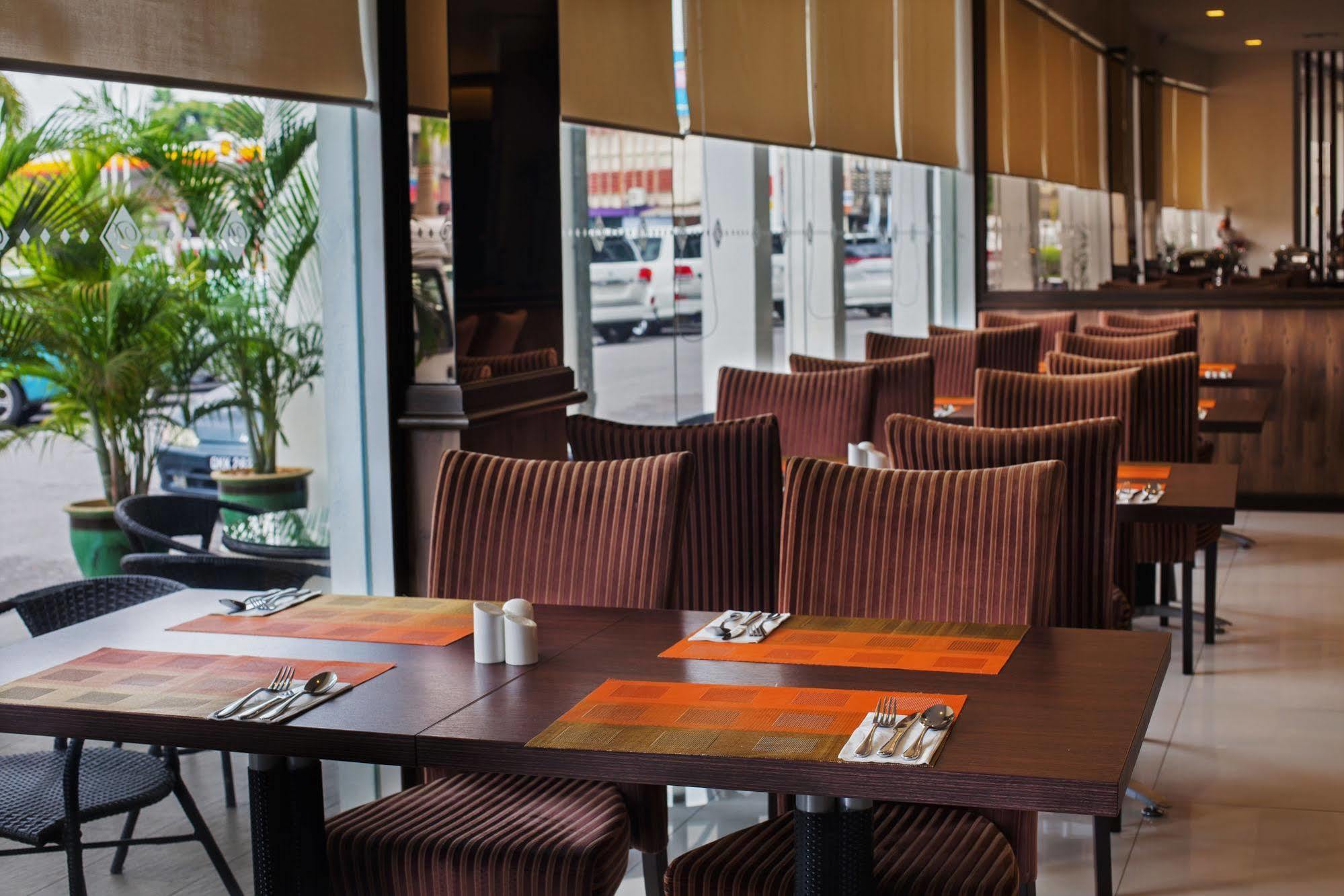 Dehome Boutique Hotel 3*